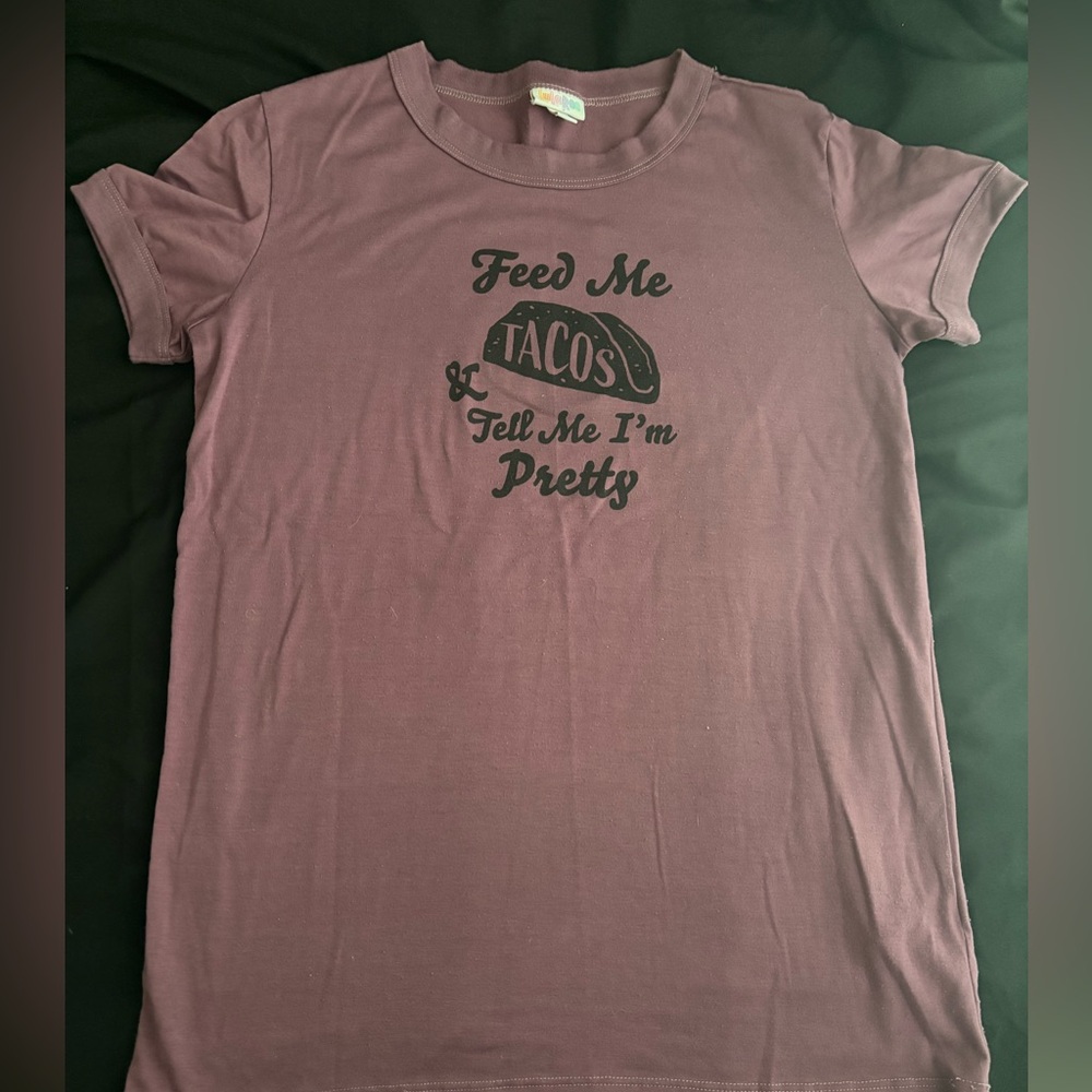 LuLaRoe Graphic Tee – “Feed Me Tacos & Tell Me I’m Pretty” – Purple – Size XXS